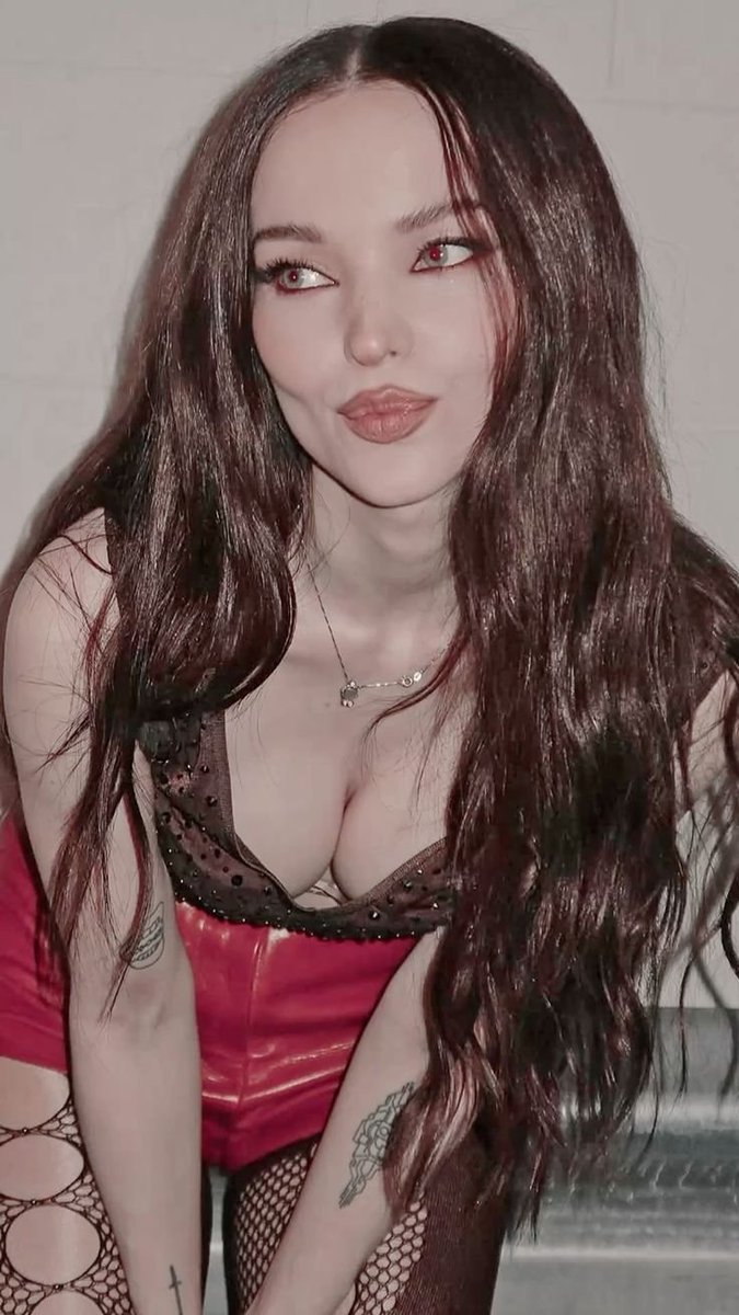 ThornedHexGirl's tweet photo. Putting a spell on you 🩸 https://t.co/vLk8nIxbTK