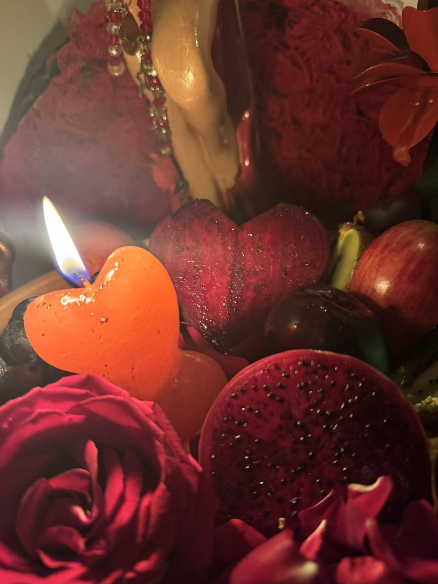 esthereading's tweet photo. e tome capricho!!! 

macumba linda com o coração de beterraba https://t.co/BvfSivTJJN