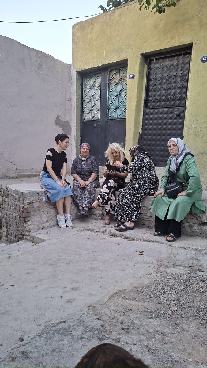 akkadinkonakk's tweet photo. Sahada, Hemşehrilerimizle Birlikte 🙋♀️
Basmane Bölgesi #Mirali Mahallemizde saha çalışmamızı gerçekleştirdik. Sokak sokak gezerek hemşehrilerimizle hasbihal ettik, talep ve önerilerini dinledik. Gönül bağlarımızı güçlendirmeye, mahallelerimizde vatandaşlarımızla yan yana olmaya devam ediyoruz.
@tugbaisikercan @Bilalsaygili @EmelDalkirann @SAITBASDAS @Kaderilhan35 @AKKADINGM @Akkadinizmir