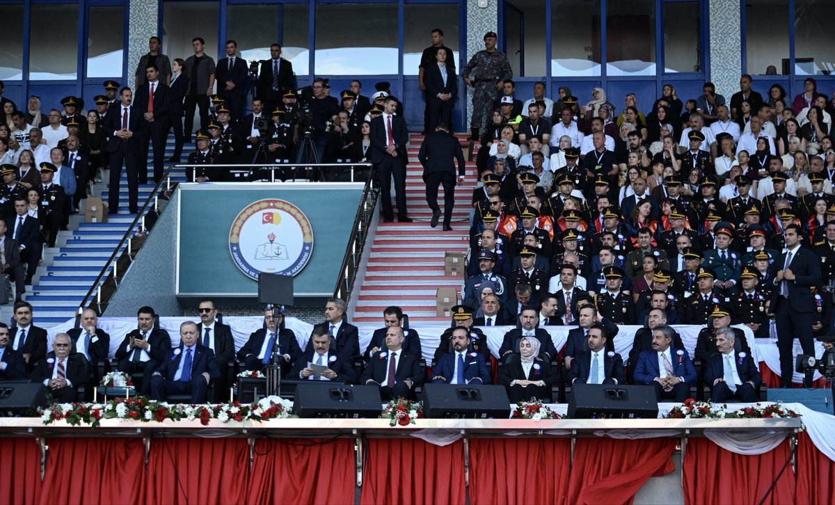muhteremince's tweet photo. Yüreği devlet ve millet aşkıyla dolu vatan evlatları yetiştiren Jandarma ve Sahil Güvenlik Akademisi’nin Mezuniyet Töreni’ne katılarak heyecanlarını paylaştık. https://t.co/EwG5OQo9TL