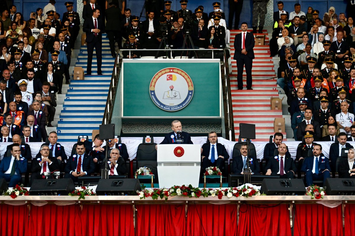 muhteremince's tweet photo. Yüreği devlet ve millet aşkıyla dolu vatan evlatları yetiştiren Jandarma ve Sahil Güvenlik Akademisi’nin Mezuniyet Töreni’ne katılarak heyecanlarını paylaştık. https://t.co/EwG5OQo9TL
