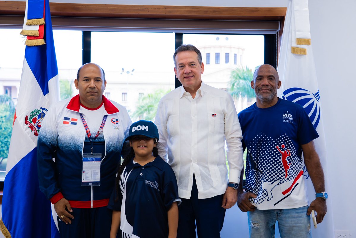 itobisono's tweet photo. Recibimos a la directiva de la Federación Dominicana de Ajedrez para conversar sobre los avances y desafíos de esta disciplina, así como sobre las nuevas instalaciones que continuaremos impulsando para fortalecer su desarrollo en el país.

Felicitamos a nuestros ajedrecistas por su participación en los Juegos Centroamericanos y del Caribe y por representar con orgullo a la República Dominicana. 🇩🇴♟️