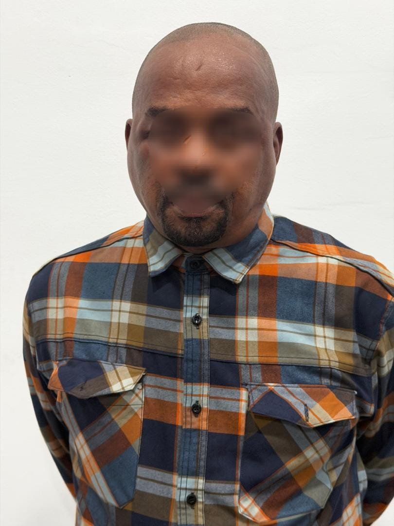 GhPoliceService's tweet photo. UPDATE ON FOILED ROBBERY ATTEMPT AT LABONE

The Ghana Police Service today arrested one suspect of a robbery syndicate and gunned down two others for planned robbery attempts on some banks in Labone, Accra. https://t.co/BsFuaaOvbv