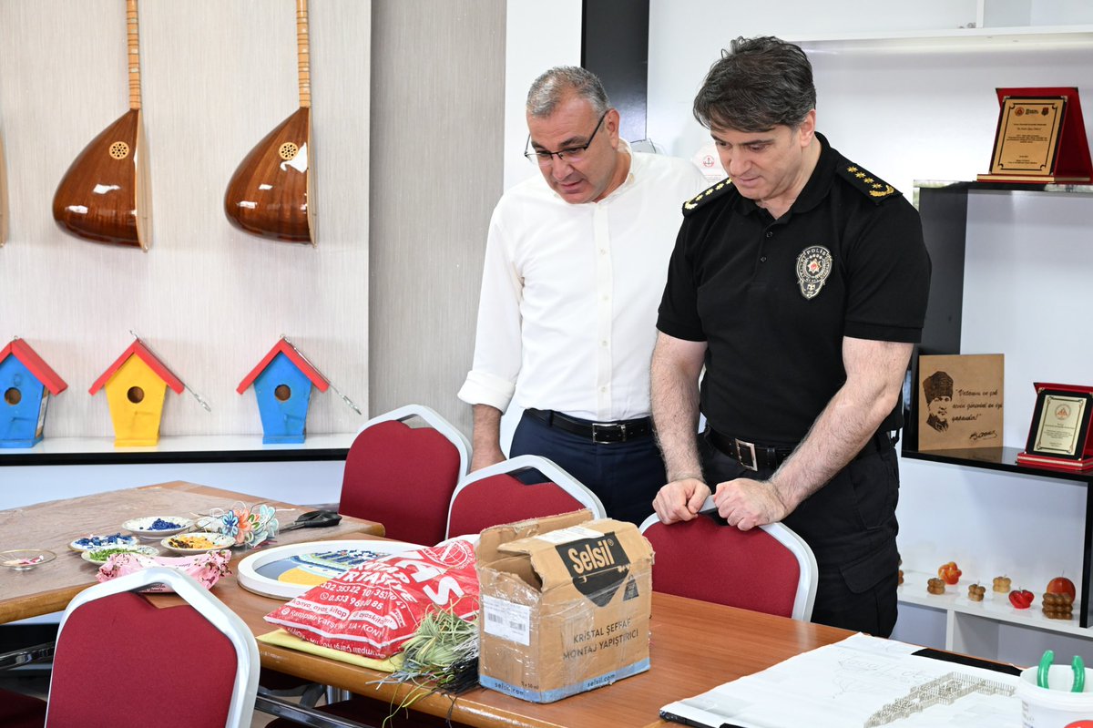 KONYA_DSM's tweet photo. Konya İl Emniyet Müdürü Sayın Necmettin Koç, Konya Denetimli Serbestlik Müdürü Mustafa Güday’ı makamında ziyaret etti.

Gerçekleştirilen ziyarette, denetimli serbestlik hizmetlerinin yürütülmesi, kurumlar arası iş birliği ve yükümlülerin topluma yeniden kazandırılmasına yönelik
> https://t.co/o5XYpxrVWy