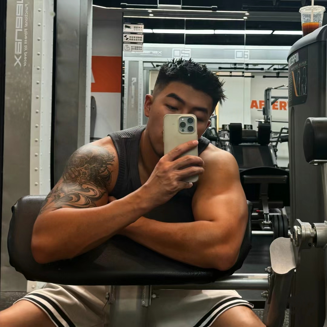 IsauraBrocjg7u's tweet photo. Hit a new PR in my morning lifting session today—proof small, consistent steps crush goals!  No shortcuts, just grind till the set’s done. https://t.co/p6Yfzi5wRO
