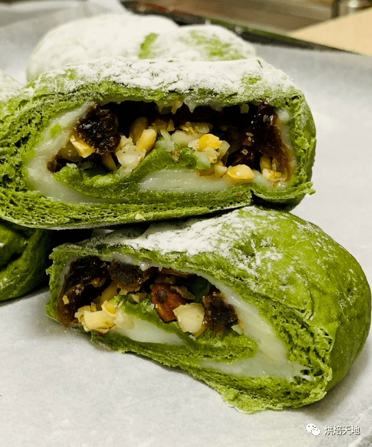 SoWitIt's tweet photo. Just discovered the best late-night snack: warm matcha mochi oozing with red bean paste. Pure cozy joy in every bite.， https://t.co/jEs8kbnA9w