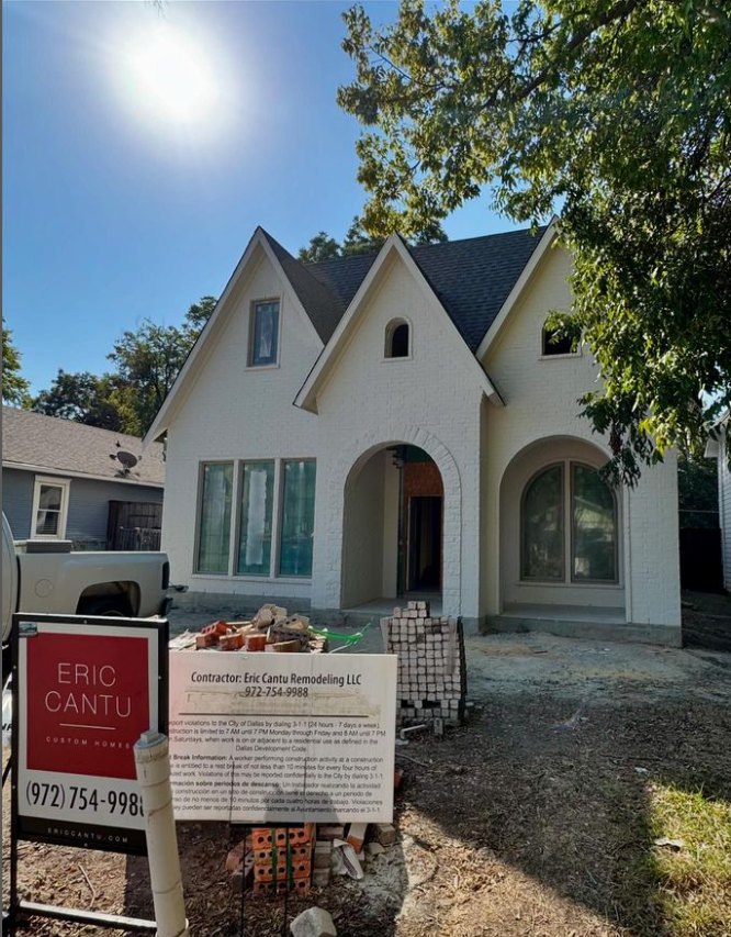 EricCantuHome's tweet photo. #TBT Revisiting our guide to custom home building in Dallas! From large windows and metal roofs to outdoor living in Lakewood & Preston Hollow, we build luxury custom homes tailored to your lifestyle. Read more: https://t.co/Bab5wGGA7u #DallasCustomHomes #DallasBuilder #EricCantuRemodeling #ThrowbackThursdays