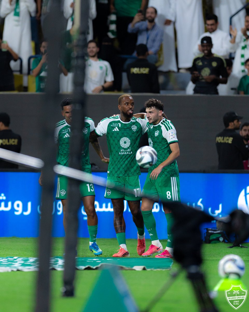ALAHLI_FC's tweet photo. قصة الهدف الأول من إدوارد سبيرتسيان✨

#الأهلي_الدرعية | #دوري_روشن_السعودي https://t.co/wCpjx93FXE