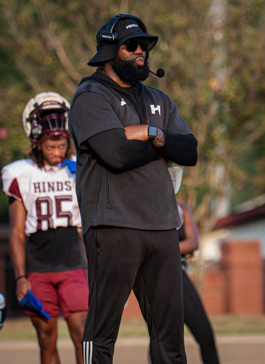HindsCC_FB's tweet photo. “Do simple BETTER” - Associate Head Coach / WR / Co - Offensive Coordinator , @Coach_OC14 ‼️🦅 https://t.co/UvoljUGL9l