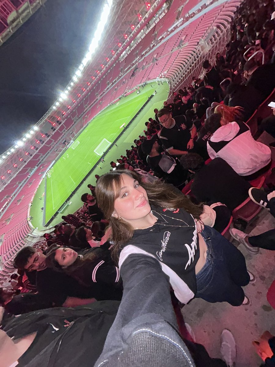 gi_olivia_'s tweet photo. BAHH, baita estádio Gurizada! 

(postando agora pra n ser humilhada por sulista) https://t.co/hRYaY8S47i