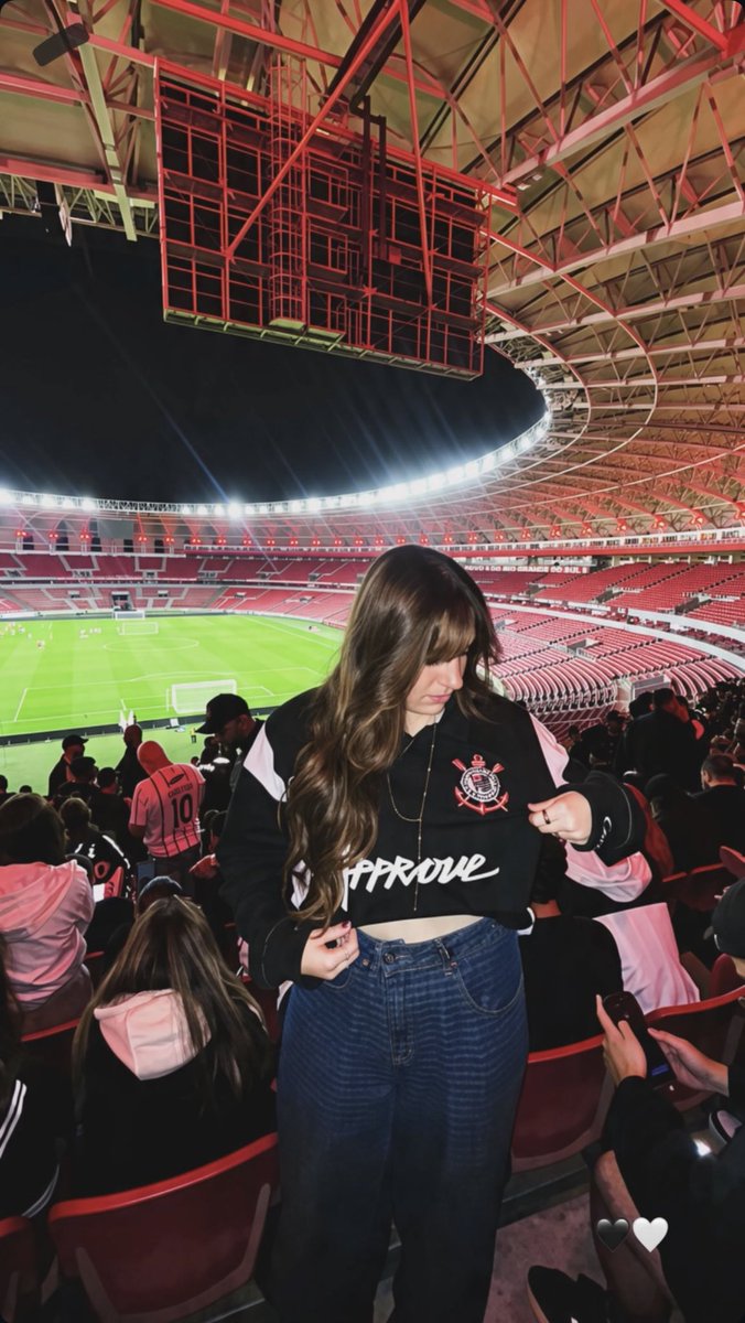 gi_olivia_'s tweet photo. BAHH, baita estádio Gurizada! 

(postando agora pra n ser humilhada por sulista) https://t.co/hRYaY8S47i