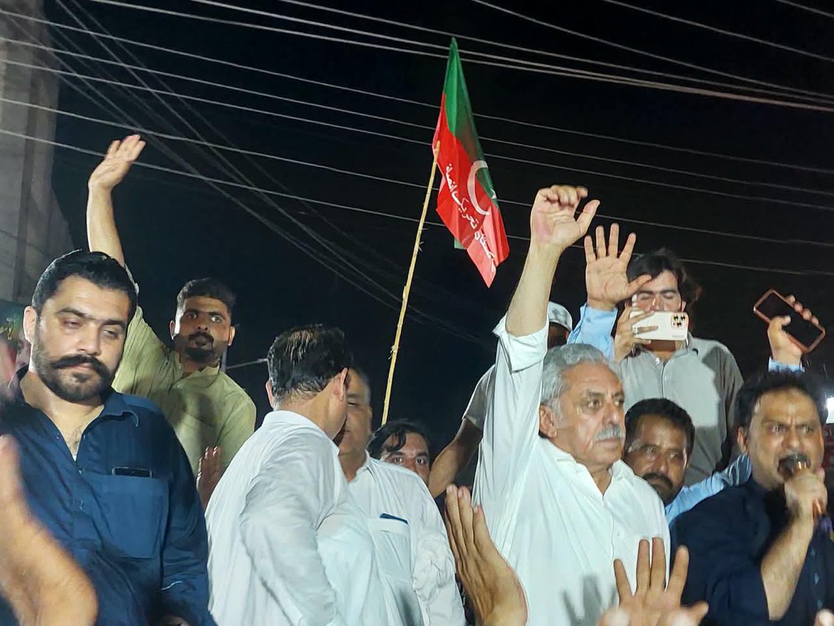 PTIofficial's tweet photo. 📍 ہری پور

 رہا کرو، رہا کرو
جناح کا جانشین رہا کرو!

#جناح_کا_جانشین_عمران_خان
#خان_کے_لیے_متحد https://t.co/vrGiL4vqGY