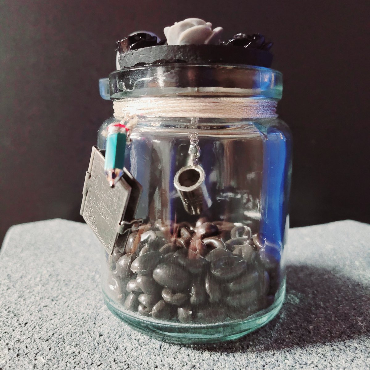 JamesGannonCom's tweet photo. The Bottles of Life 020: James' Home Brew- Coffee is the perfect compliment towards reading, writing, and drawing! It is also, itself, an art. ☕️📖✏️🌹 #thebottlesoflife #artsandcrafts #bottle https://t.co/iqfjsNHn5B