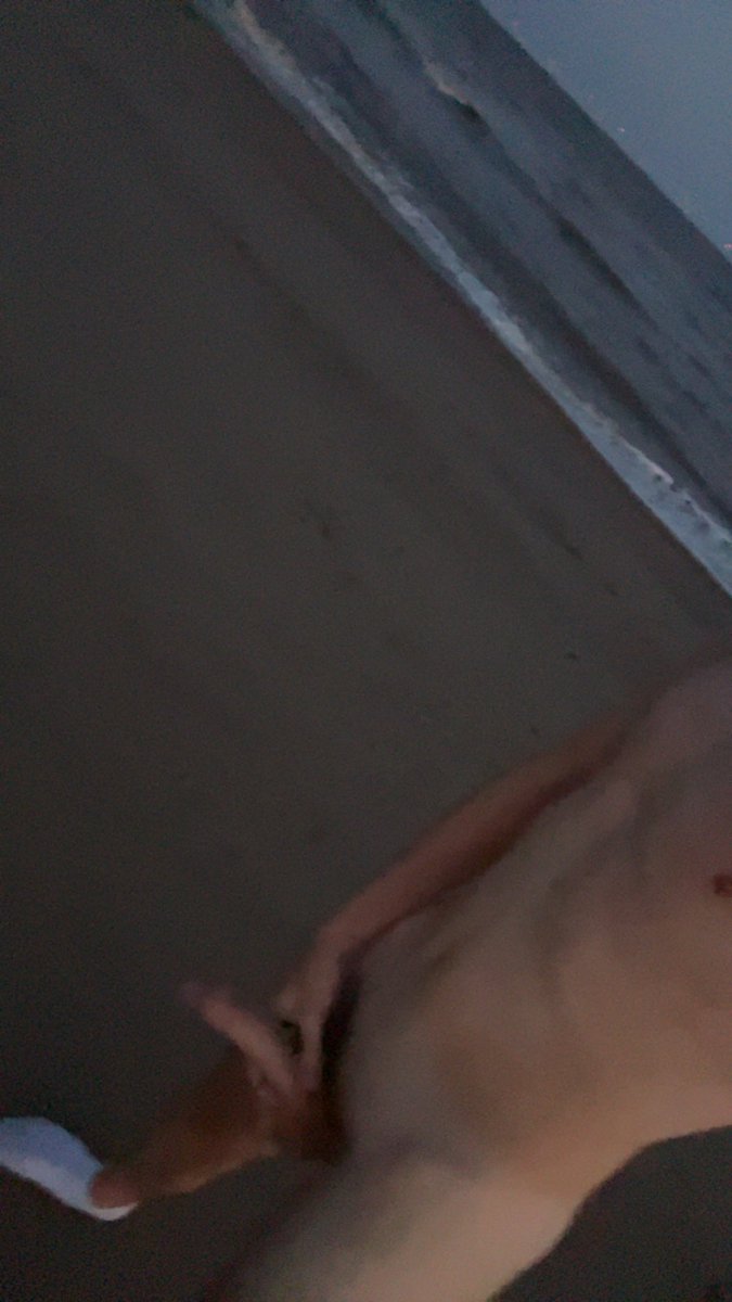 TwinkBoyCal's tweet photo. Nothing beats a naked wank in the sea https://t.co/owxJczRL8D