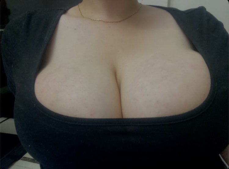 katceilee's tweet photo. intro
new to #nsfwtwt

- 22 
- she/her
- mdni
- switch, sub leaning
- soft n hard kinks
- dms open 

♡ and ↺ to be moots <3
#nsfw #moothunt #cnc #sub #esex https://t.co/i9Onx9ehMp