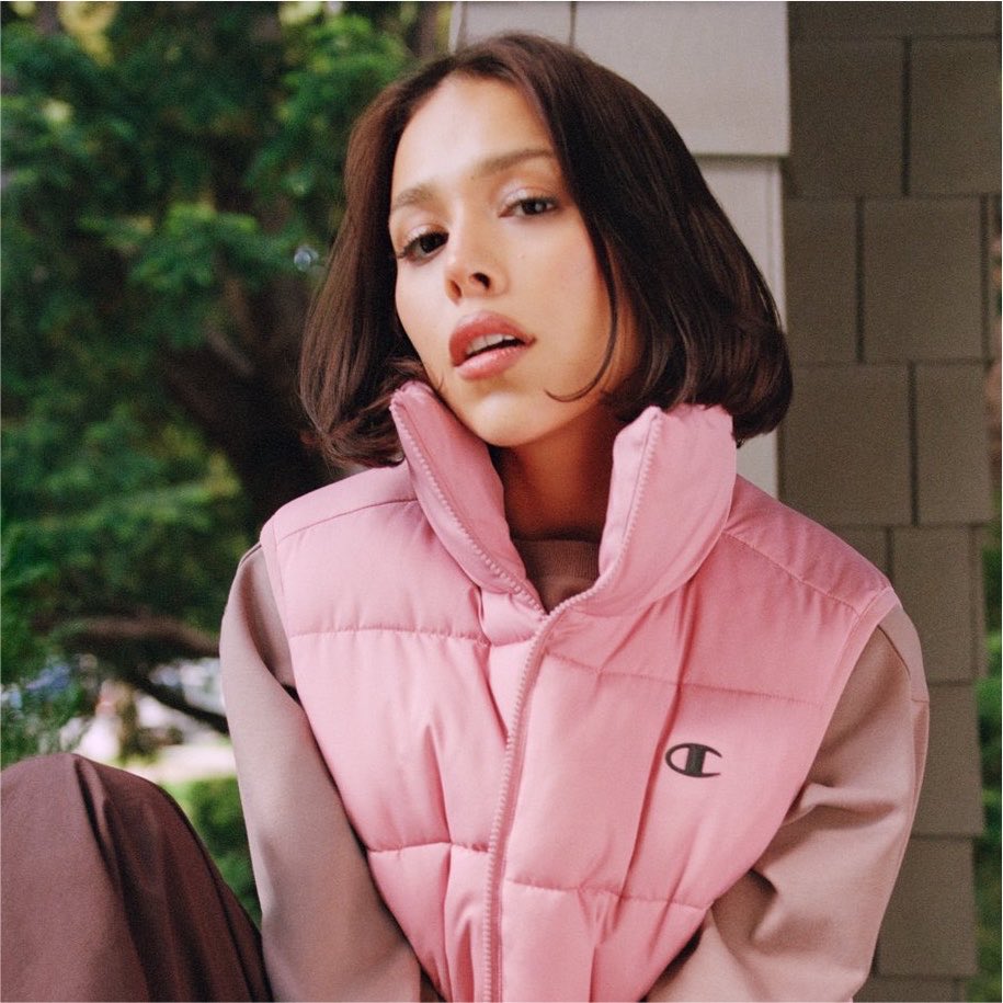 basebydanna's tweet photo. Mediante sus redes sociales, @ChampionUSA anuncia oficialmente a DANNA y V de #BTS como embajadores mundiales de la marca. https://t.co/kpVJWxQReX