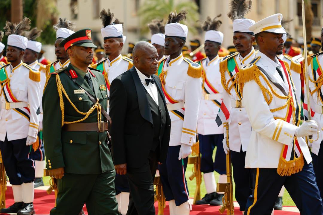 umutcagrisariii's tweet photo. Sudan’s Sovereignty Council Chairman Abdel Fattah al-Burhan received the credentials of the Democratic Republic of Congo’s new ambassador to Sudan, Wabenga Kalibu Théo.

The ambassador pledged to strengthen bilateral relations and contribute to peace efforts in both Sudan and the Congo.