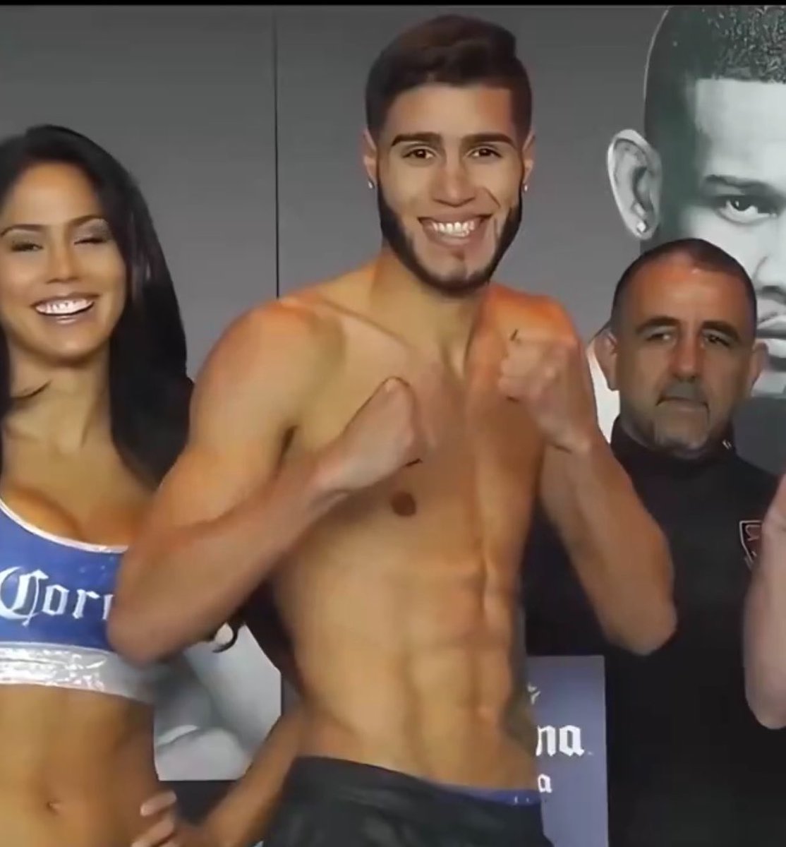 FrenchRapUS's tweet photo. 🚨 L’UNE DES HISTOIRES LES PLUS TRISTES DU SPORT !

Le boxeur Prichard Colón est malheureusement décédé aujourd’hui, à 33 ans, dix ans après avoir reçu un coup derrière la tête lors d’un combat 💔

Ce coup avait bouleversé sa vie, le laissant lourdement handicapé et paralysé… https://t.co/2QbhKrCBTQ