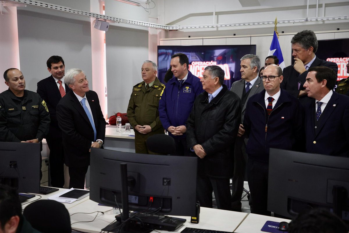 mindefchile's tweet photo. El subsecretario de Defensa, Rodrigo Álvarez, participó junto al Pdte Kast en el Comité de Seguridad en Talca.
Las autoridades monitorearon el traslado de reos de mayor peligrosidad y el poblamiento del Centro Penitenciario La Laguna, en el marco de la Operación Cancerbero. https://t.co/kKT4iE4YxR