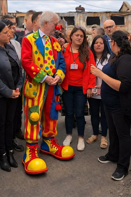 JzConstant's tweet photo. Kast inauguró la temporada de Circos en Talca https://t.co/dL7g31xqUw