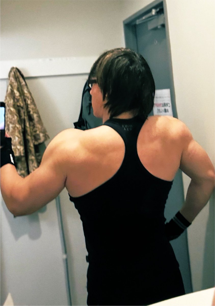 saikimizu's tweet photo. 背中と下半身の日。スクワットが130kgくらいのショボいまま重量が上がらない。これ以上重くすると転けそうで怖い。

#筋トレ好きな人と繋がりたい 
#筋トレ垢さんと繋がりたい 
#筋トレ好き 
#筋トレ垢 
#筋トレ男子 https://t.co/PZp5YhNxHt