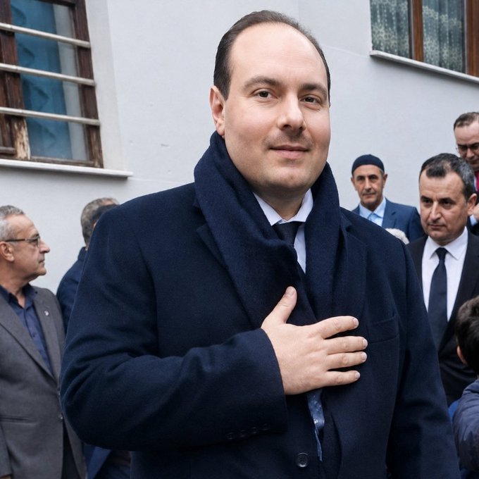 politicturk's tweet photo. Süleymancılar lideri Alihan Kuriş soruşturmasında kayyum atanan şirketler:

1- Ayakkabı Dünyası 
2- Armine Giyim
3- ELF Yapı AŞ
4- Altun Mimarlık İnşaat Ticaret AŞ
5- Güldeniz İnşaat AŞ
6- Ardeniz Emlak AŞ
7- Garanti Gayrimenkul Geliştirme Ticaret Ltd. Şti.
8- Arden Gıda İnşaat Sanayi ve Ticaret Ltd. Şti.
9- ŞMS Kopuz Gıda Pazarlama ve Sanayi Ticaret AŞ
10- Tasfiye Halinde TEB Denizcilik Sanayi ve Ticaret Ltd. Şti.
11- Özgür Giyim Tekstil Ürünleri Ticaret ve Sanayi AŞ
12- Hisar Sağlık Hizmetleri Eğitim-Araştırma ve Tıbbi Cihazlar İnşaat Sanayi ve Ticaret AŞ
13- Akdeniz Toros Et ve Et Mamulleri Sanayi ve Dış Ticaret AŞ
14- İstanbul Hisar Turizm ve Ticaret AŞ
15- MKM Taş Ocağı Hafriyat İnşaat Sanayi ve Ticaret AŞ
16- Perka Yapı İnşaat Sanayi Ticaret AŞ
17- Günso İnşaat Gıda Eğitim ve Yurt Hizmetleri Ticaret ve Sanayi AŞ
18- Seli Kaynak ve Meyve Suları İşletmeleri Sanayi Ticaret AŞ
19- MKM Otomotiv Sanayi ve Ticaret Ltd. Şti.
20- Asya Otomotiv ve Tekstil Pazarlama Ticaret Ltd. Şti.
21- MKM Elektronik Ekipmanları ve Güvenlik Sistemleri Sanayi Ticaret Ltd. Şti.
22- Seli Turizm Otelcilik İnşaat Ticaret AŞ
23- Ada Nakış Desen Dokuma Giyim İmalat Ticaret ve Sanayi Ltd. Şti.
24- Verona Ev Tekstil Ürünleri Ticaret ve Pazarlama AŞ
25- Ada Dokuma İmalat Sanayi Ticaret Ltd. Şti.
26- Güleryüz Kuyumculuk Turizm ve Otomotiv Sanayi ve Ticaret AŞ
27- Asya Süs Bitkileri Fidancılık ve Tarım İşletmeleri Pazarlama Ticaret Ltd. Şti.
28- Sakarya Üniversitesi Teknoloji Geliştirme Bölgeleri Yönetici AŞ
29- Han Yapı Grubu Mühendislik Mimarlık İnşaat Turizm Sanayi ve Ticaret Ltd. Şti.
30- Bolu Yıldız Eğitim İnşaat Sanayi ve Ticaret AŞ
31- Doğu Marmara Avrupa Birliği İş Geliştirme Merkezi (ABİGEM) AŞ
32- Göknur Gıda Maddeleri Enerji İmalat İthalat İhracat Ticaret ve Sanayi AŞ