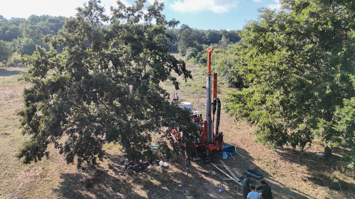 slckkurt's tweet photo. TOKİ için ilk çalışmalar başladı 🏗️

Büyüyen ve gelişen Söğütlü’müzün konut ihtiyacına yönelik önemli bir adımı daha atıyoruz.

İlçemize kazandırılması planlanan TOKİ konutları için zemin etüt çalışmalarına başlandı. Yapılan teknik çalışmalarla birlikte projenin ilk aşaması sahada hayata geçmiş oldu.

Söğütlü’müzün geleceğine değer katacak, hemşehrilerimizin konut ihtiyacına önemli katkı sağlayacak bu yatırımın ilçemize hayırlı olmasını diliyorum.

Adım adım büyüyen, yatırımlarla güçlenen Söğütlü’müz için çalışmaya devam ediyoruz.