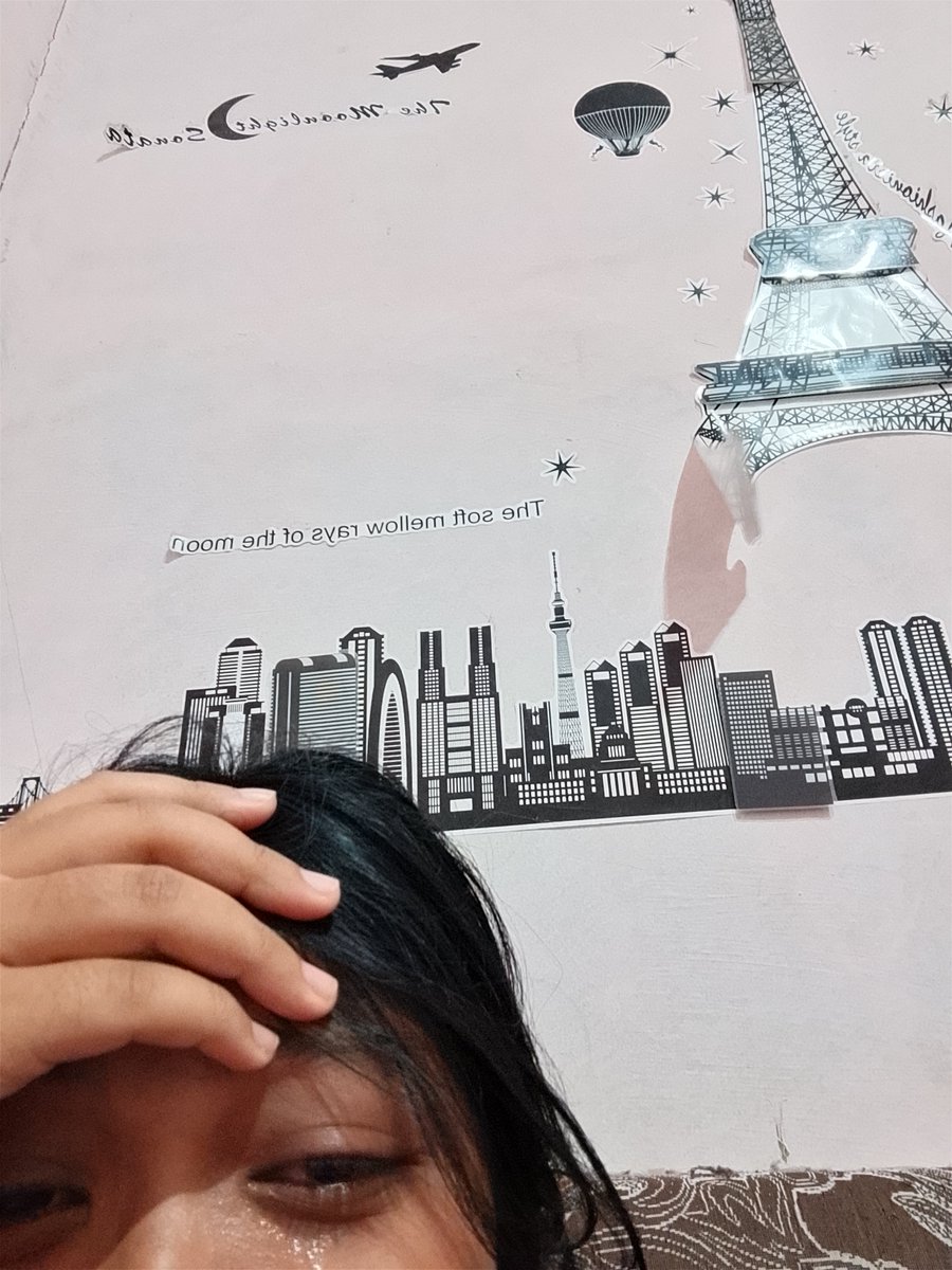 guitarjinnie_'s tweet photo. minimal nangis di Paris boy 😹🚬 https://t.co/wFlZWR2qHL