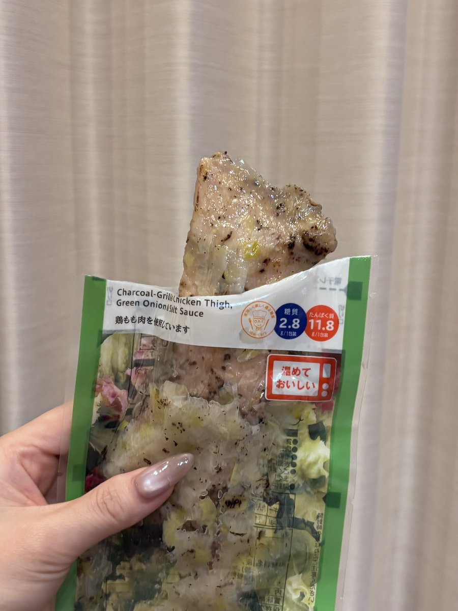 n_0530_'s tweet photo. ⬅️ファミマで買うべきもの
ローソンで買うべきもの➡️ https://t.co/kescsFqjfK
