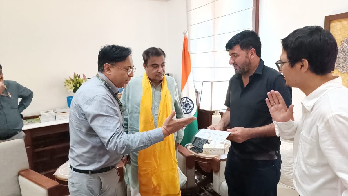 hali_altaf45174's tweet photo. Met with Hon’ble Union Minister for Road Transport & Highways Shri Nitin Gadkari Ji and discussed key infrastructure priorities for Kargil, including the Zojila Tunnel and other important road and tunnels in Ladakh ( kargil) projects.

Submitted a memorandum seeking sanction of the Karkitchoo–Hardass–Badgam–Jala Circular Road and urged urgent approval of pending and ongoing CRF projects. Also submitted proposals for new projects under CRF for strengthening connectivity and infrastructure in Kargil.
@nitin_gadkari @OfficeOfNG
@lg_ladakh @Haneefa_Jan @drajaffer
@ashishkundra @PTI_News @airnewskargil

#Kargil #Ladakh #Infrastructure #RoadConnectivity #CRF
@SyedAinulHuda
