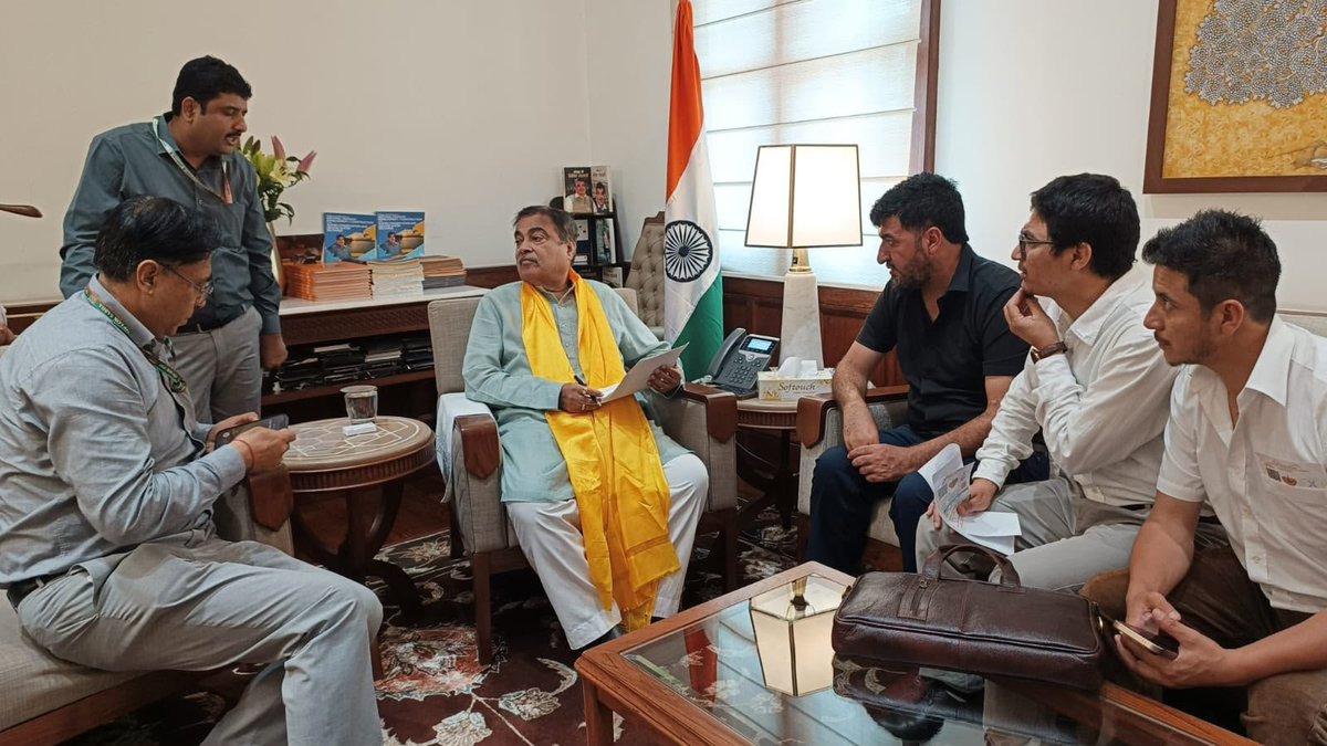 hali_altaf45174's tweet photo. Met with Hon’ble Union Minister for Road Transport & Highways Shri Nitin Gadkari Ji and discussed key infrastructure priorities for Kargil, including the Zojila Tunnel and other important road and tunnels in Ladakh ( kargil) projects.

Submitted a memorandum seeking sanction of the Karkitchoo–Hardass–Badgam–Jala Circular Road and urged urgent approval of pending and ongoing CRF projects. Also submitted proposals for new projects under CRF for strengthening connectivity and infrastructure in Kargil.
@nitin_gadkari @OfficeOfNG
@lg_ladakh @Haneefa_Jan @drajaffer
@ashishkundra @PTI_News @airnewskargil

#Kargil #Ladakh #Infrastructure #RoadConnectivity #CRF
@SyedAinulHuda