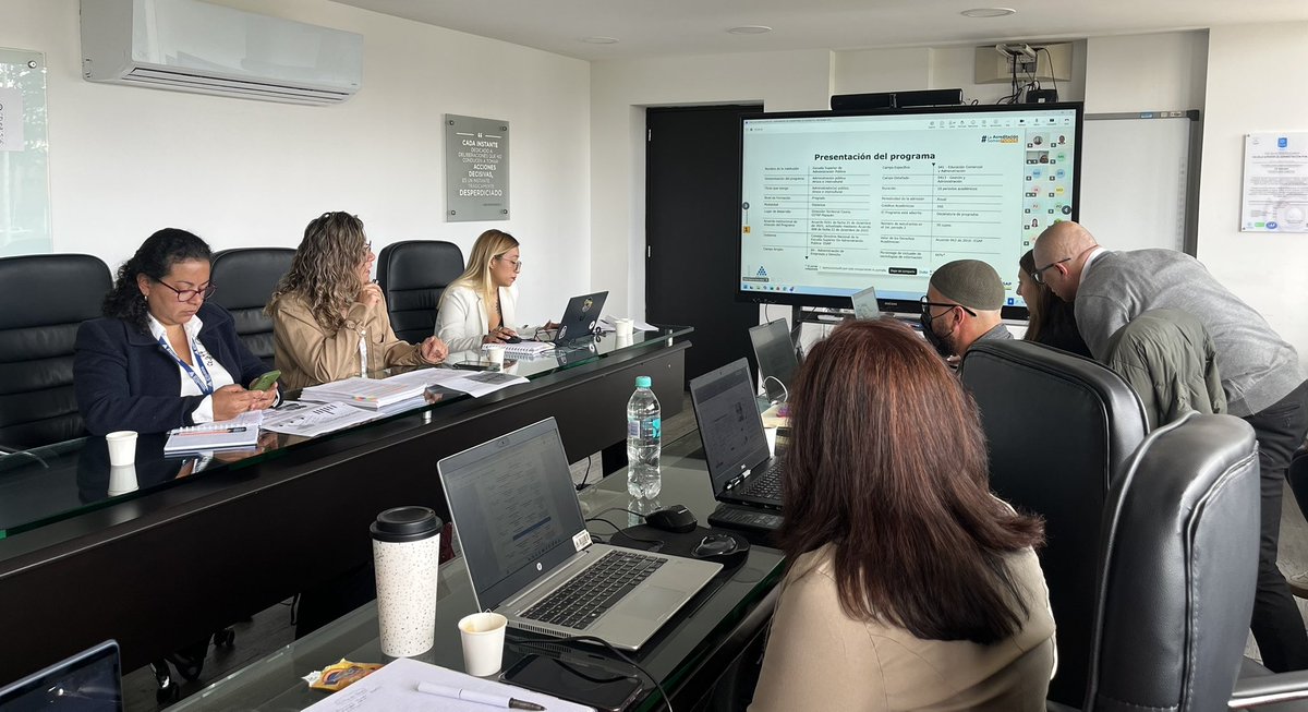 ESAPOficial's tweet photo. Esta propuesta innovadora en este campo de estudio busca formar profesionales que comprendan que la gestión pública no puede aplicarse de la misma manera en todos los territorios, sino que deben enternderse las multiples cosmovisiones y formas de organización en regiones como el departamento del Cauca, habitado por diversas comunidades indígenas, por ejemplo.