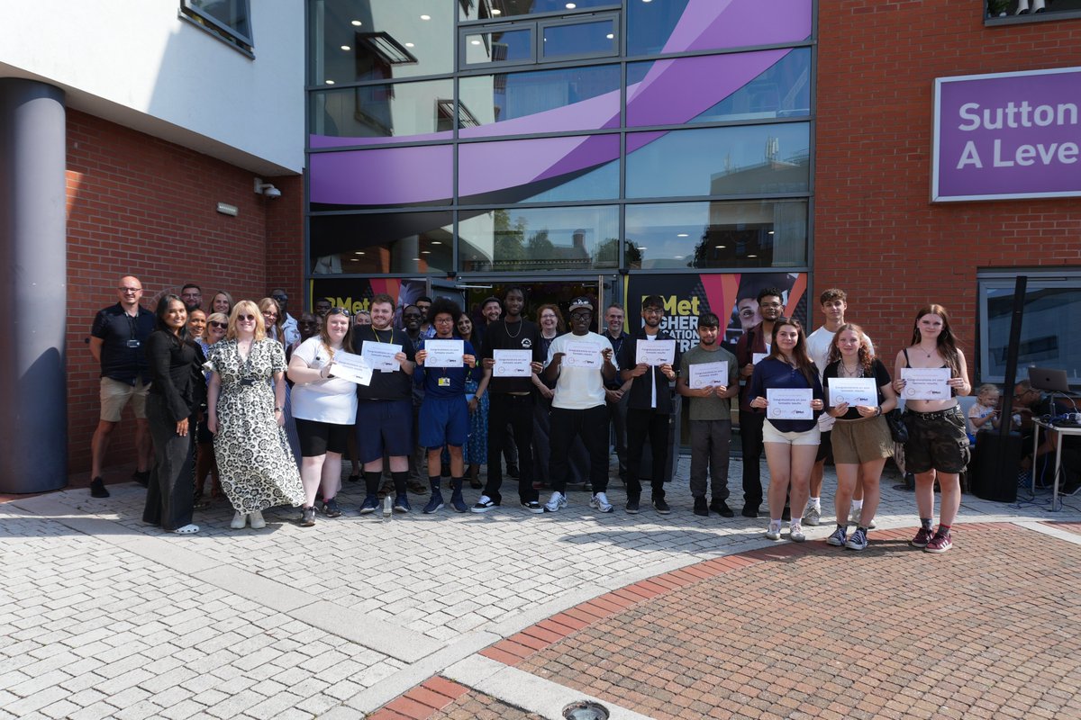 BMetC's tweet photo. Students across BMet are #celebrating today as the college marks another successful #results season, with strong performances across #ALevels, #TLevels and #vocational qualifications. 🙌🏼😊
Read more about the very positive event👀: https://t.co/fnmQePWeNt https://t.co/GBXgwKKbAG