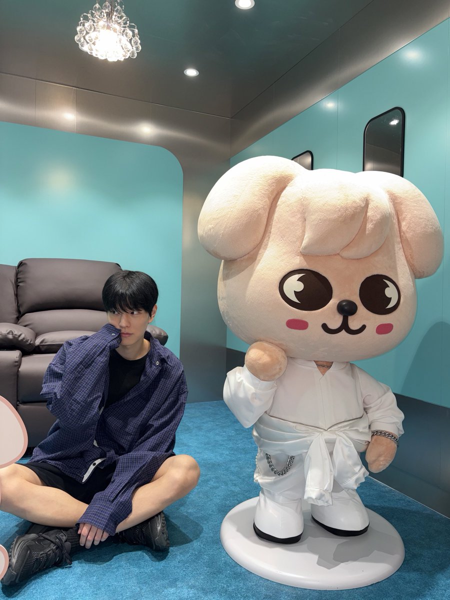 ColorOfYouth325's tweet photo. 2023                                             2026 https://t.co/uFM6WDVRhk