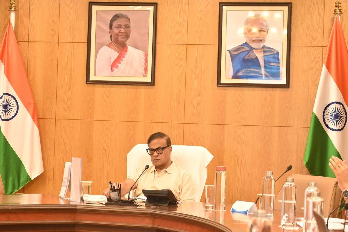 CMOfficeAssam's tweet photo. HCM Dr. @himantabiswa reviewed the functioning of the Information, Public Relations, Printing & Stationery Department at Lok Sewa Bhawan.

HCM directed the Department to ensure technology-driven public communication, stronger digital outreach, effective media engagement and responsive delivery.

@diprassam 
@padmapanibora