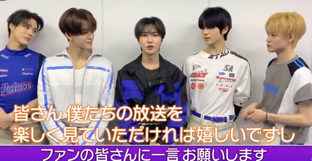 norenminjun's tweet photo. absolutely love how the second you put renjun in the centre, it becomes so much more obvious how smaller he is than the rest. that’s little miss fairy princess babygirl of nct dream renjun for real https://t.co/VnMi6tDNH9