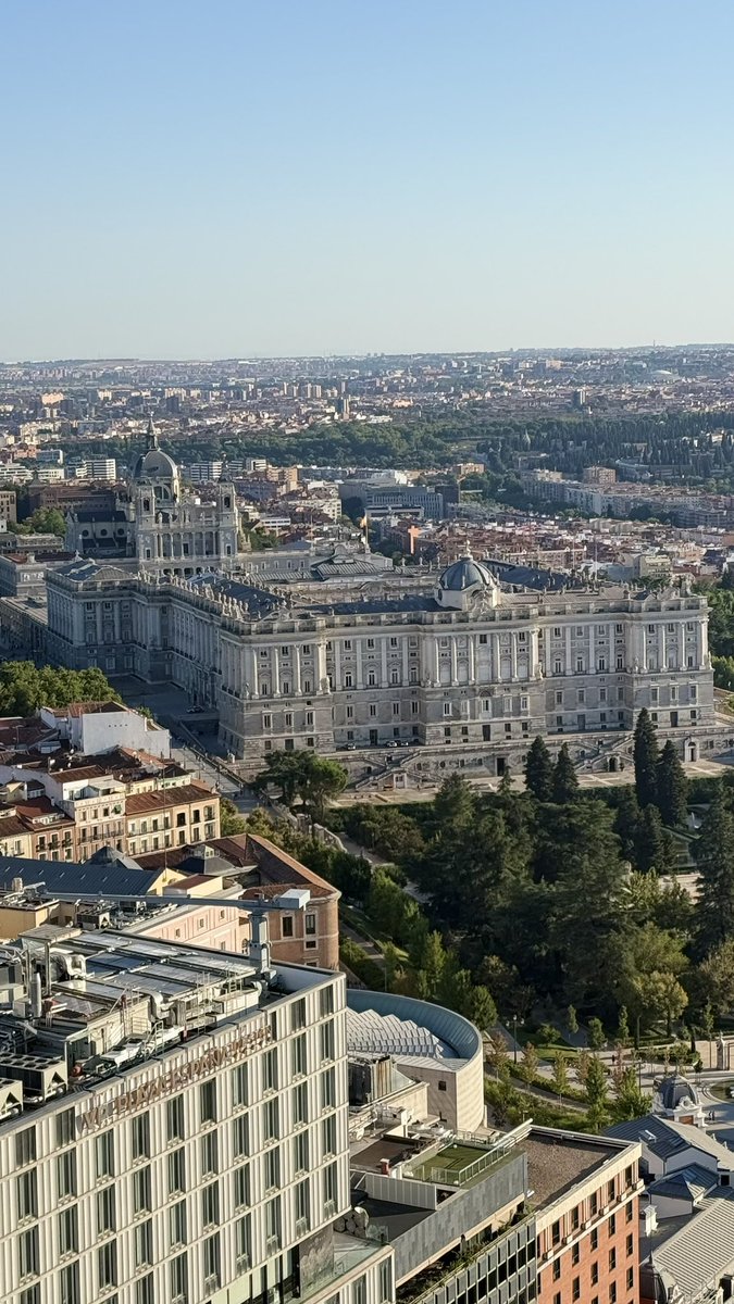flaviolabrador's tweet photo. Pero siempre hay un sueño que despierta en Madrid… https://t.co/toQMcLpTgD
