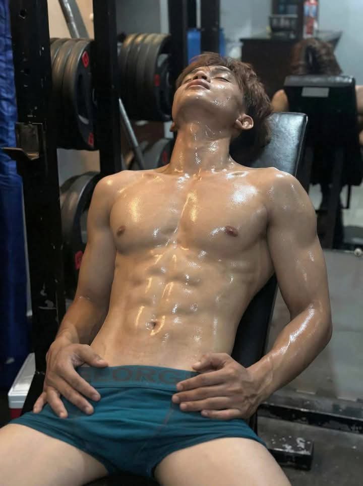 hype_boyss's tweet photo. Apa cuma gw yg ngerasa ngegym kalo ga keringetan kaya ga afdol aja gitu. Jadi harus keringetan dulu baru beres gym. Aneh aja kalo ngegym tapi ga keringetan. https://t.co/t5gCm0sQAq