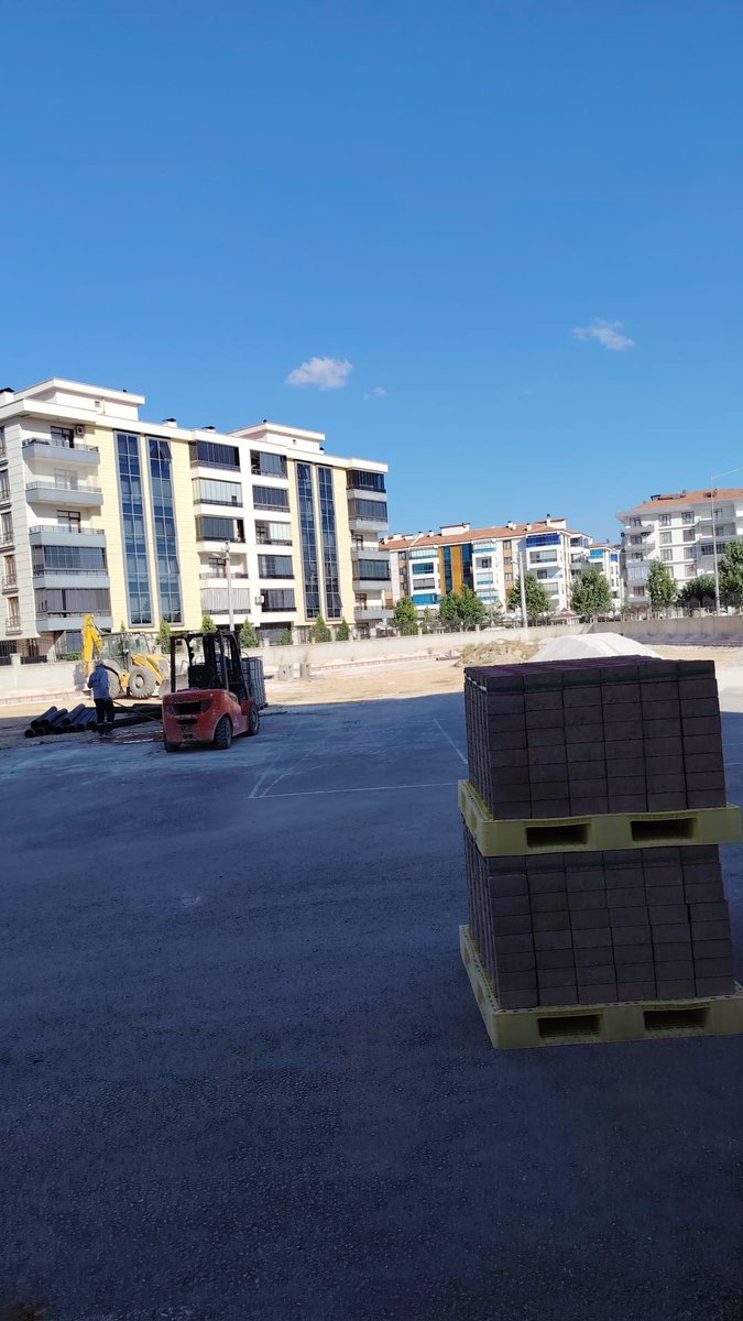 Birolpolatio's tweet photo. Okulumuzun bahçe düzenlemesine destekleri için Karatay Belediye Başkanımız sayın Hasan KILCA'ya teşekkür ederiz. @hkilca @KaratayBelediye https://t.co/2Jupm6BApl
