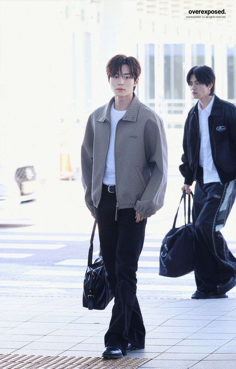 overexposed_js's tweet photo. 260812 ICN  

#ALPHADRIVEONE #ALD1 
#알파드라이브원 
#JUNSEO #준서 #ジュンソ https://t.co/qOLVfbk9Ye