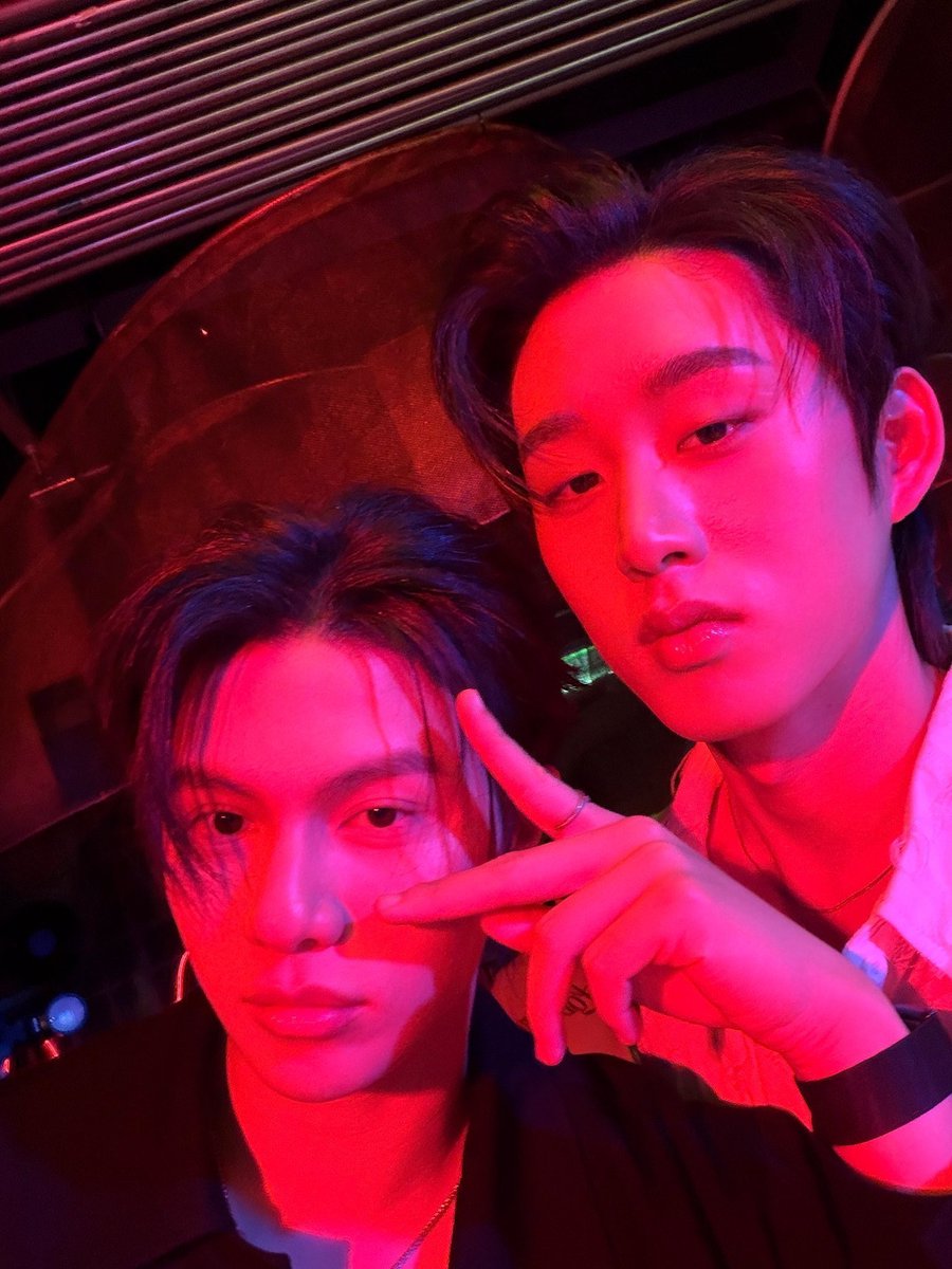 welykyou's tweet photo. Selamat datang, You Maniac!❤️💙💜💛
@Williamjkp1 @EstRvp 

#YouManiacSeries https://t.co/5SrDGXahXm