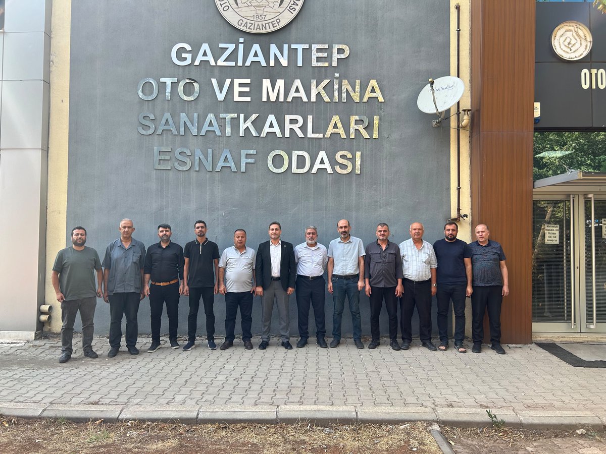hudaParShtkamil's tweet photo. İlçe Başkanımız Adem Kılınç ve beraberindeki heyet, Gaziantep Oto ve Makina Sanatkârları Esnaf Odası Başkanı Ramazan Balcı ve yönetimini ziyaret etti.

Ziyarette esnafın sorunları, yeni düzenlemeler ve ekonomik gündem üzerine istişarelerde bulunuldu.

#HÜDAPAR #Şehitkamil https://t.co/WyO6LHicVQ
