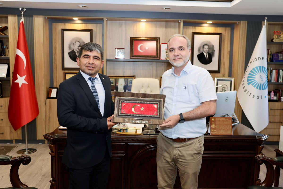 ibrahimguzeluni's tweet photo. Saha ziyaretleri kapsamında bugün 
Niğde Ömer Halisdemir Üniversitesinde görev yapan idari personel arkadaşlarımızla bir araya geldik. Sonrasında üniveriste rektörü sn. Prof. Dr. Hasan USLU'yu makamında ziyaret ettik. 
Üniversitemizde görev yapan idari personelimizin sorunları ve çözüm önerileri üzerine karşılıklı görüş alışverişinde bulunduğumuz Rektörümüze misafirperverliği ve değerli görüşleri için teşekkür ederiz.
@DrHasanUslu @NOHUniversitesi 
@unipersen @Nigdeunipersen 
@drk2134