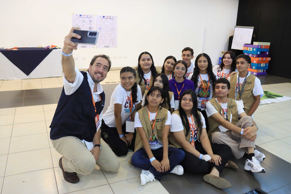 UNFPAElSalvador's tweet photo. Dinámicas y juegos dieron paso al coversatorio en el segundo día  del recorrido que realiza el equipo del #UNFPA junto a representantes de la @UEenElSalvador y socios implementadores. https://t.co/l6KNJxB5IC