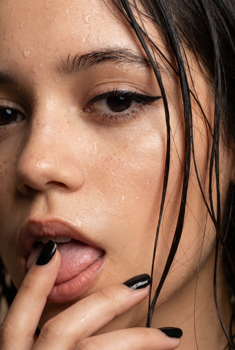 aipics35's tweet photo. #JennaOrtega Closeup of beauty 😍😍 https://t.co/3zGnbU5njH