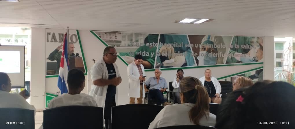 DPSCfgos's tweet photo. En el Hospital Gustavo Aldereguía Lima, el matutino especial por el 13 de agosto fue homenaje íntimo a Fidel. Quienes lo vieron de cerca recordaron su ejemplo: llevar salud y esperanza, sembrar ciencia y no bombas. Su legado vive en cada bata blanca. ❤️🇨🇺🩺✨ #FidelPorSiempre https://t.co/3PAsv0RBC3