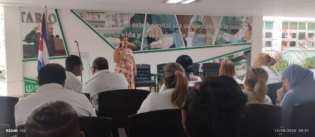DPSCfgos's tweet photo. En el Hospital Gustavo Aldereguía Lima, el matutino especial por el 13 de agosto fue homenaje íntimo a Fidel. Quienes lo vieron de cerca recordaron su ejemplo: llevar salud y esperanza, sembrar ciencia y no bombas. Su legado vive en cada bata blanca. ❤️🇨🇺🩺✨ #FidelPorSiempre https://t.co/3PAsv0RBC3