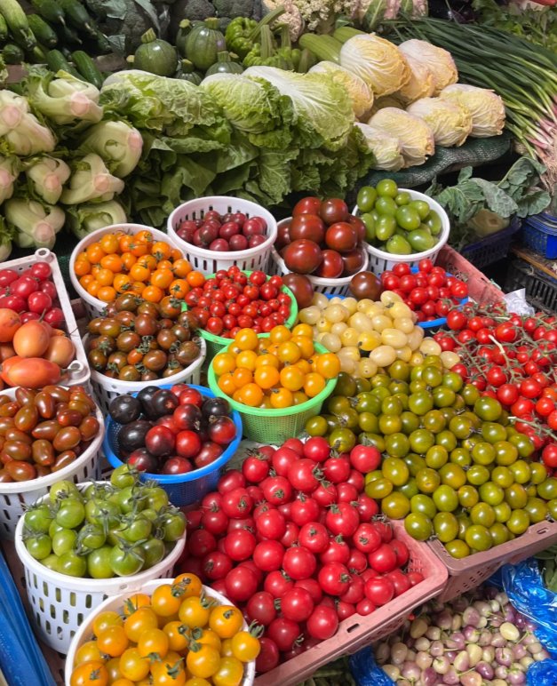 QueenaCockjpda's tweet photo. Fresh organic veggies just hit the local market—crisp spinach, juicy tomatoes and sweet bell peppers to spruce up your weeknight meals! https://t.co/IiIMWa4xbH