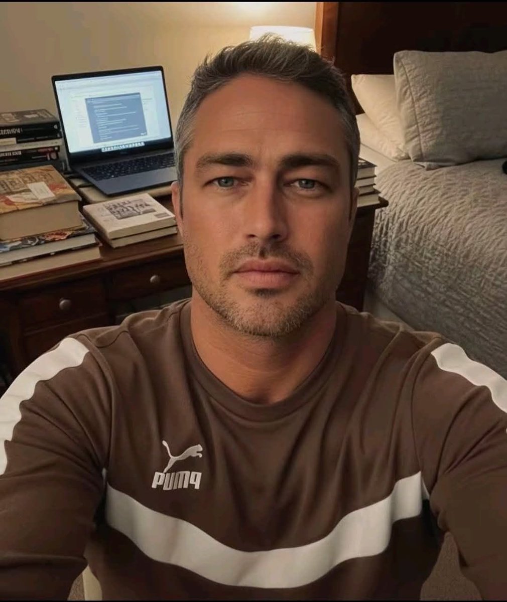 TaylorKinney812's tweet photo. @mahrukh2872 Tell me what you like about me? https://t.co/BvCkoWWuuk
