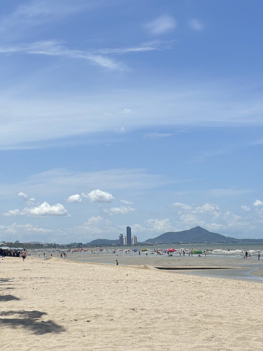 preaw_jiii's tweet photo. หาเพื่อนนั่งเล่นที่ชายหาดบางแสน เย็นวันเสาร์งับ🌊🌴#บางแสน https://t.co/en25xIfy9s